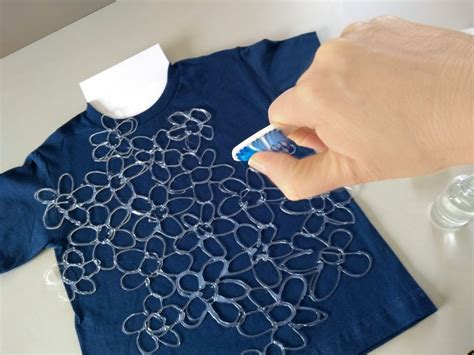 1000 x 1334 jpeg 282 кб. Batik-Style T-Shirt Using a Hot Glue Stencil and Bleach ...