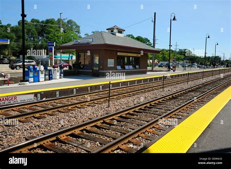 Illinois Metra Railroad Station Hi Res Stock Photography And Images Alamy