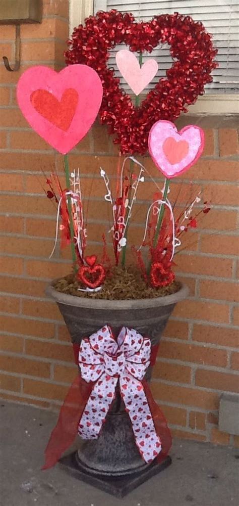 Awesome 47 Charming Valentines Day Outdoor Decorations Ideas