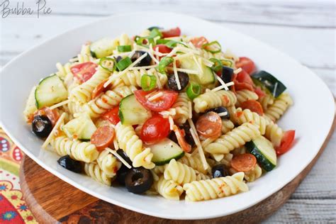 This tasty and easy pasta salad with italian dressing takes about 15 minutes to toss together and has only 8 ingredients! Easy Rotini Pasta Salad Recipe - BubbaPie