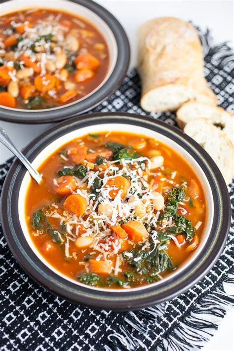 Add in the cannellini beans, ham, bay leaf, dried thyme, and chicken stock. Cannellini Bean, Carrot, and Kale Soup | Kale soup recipes ...