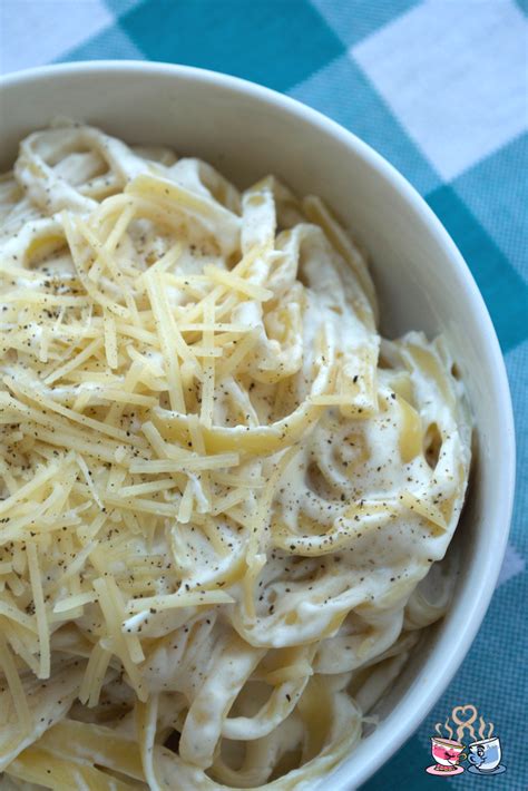 Add cream cheese and garlic powder, stirring with wire whisk until smooth. Low-Fat Alfredo Sauce with Cream Cheese - You Brew My Tea