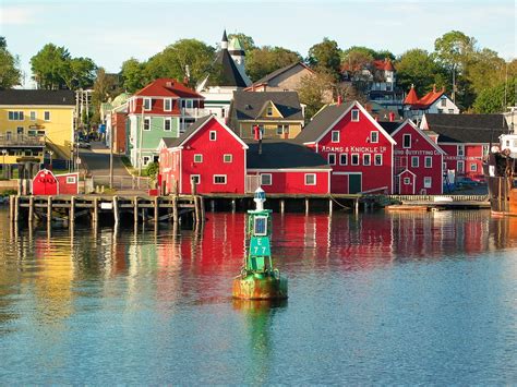 The Bright Red Waterfront Buildings Of Lunenburg The Colou Flickr