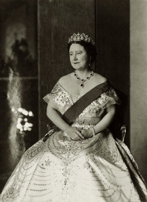 The milestone was marked by a national service of thanksgiving, and a street party of 10,000 people along the mall hosted by the queen herself. 962 best The Legacy of Britain's royalty :Queen Elizabeth ...