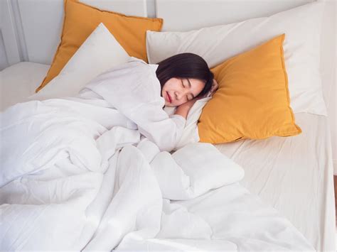 Sebuah laporan dari national sleep foundation di amerika serikat memberikan gambaran durasi tidur yang harusnya dicapai dalam sehari. Berapa Lama Waktu Tidur yang Ideal? | HonestDocs