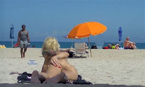 Nude Beach Exhibitionist Wife April 2017 Voyeur Web