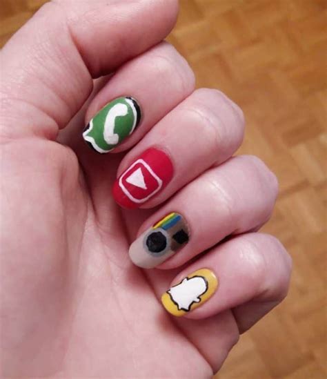 Untappd (new) is a mobile social network that allows it members to rate the beer they are consuming, earn badges, share pictures of their beers, review tap lists from nearby venues, and see what beers their friends are. 15 Fantastic Social Media Nail Art Ideas - SheIdeas