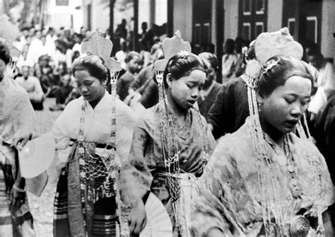 Akan tetapi, sang putri menolak lamaran tersebut. Foto Orang-Orang Bugis Masa Lalu - Makassar Galery Foto