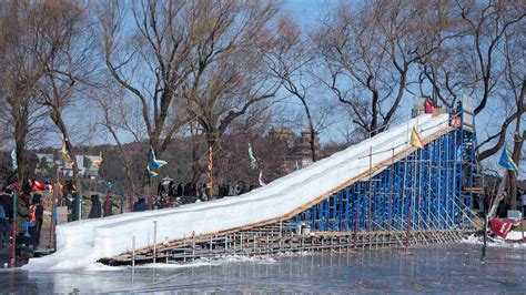 Crowds Line Up For Giant Ice Slide At Beijings Summer Palace Cgtn