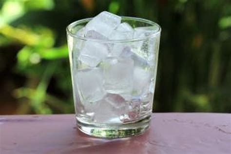 Mitos Dan Fakta Tentang Minum Air Es