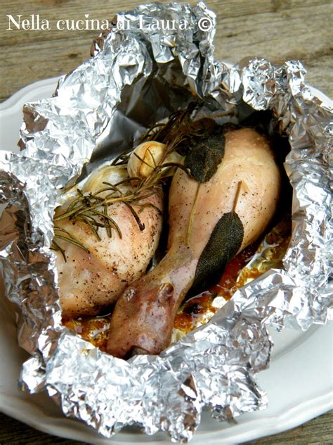 Per ottenere un piatto succulento utilizzate le sovra cosce. COSCE DI POLLO AL CARTOCCIO CON AGLIO E ROSMARINO