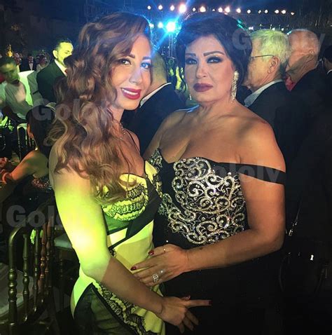 ولدت الفنانة صفاء أبو السعود بتاريخ 9 أكتوبر 1950 وتبلغ من العمر حالياً 71 عاماً، تزوجت من صالح كامل وانجبت له ثلاثة أبناء وهم هديل وأصيل ونضير، بدأت نشاطها الفني عام 1965م ولا زالت تقدم الاعمال. هند رضا تشع أنوثة بالأصفر في حفل زفاف ابنة صفاء أبو السعود ...