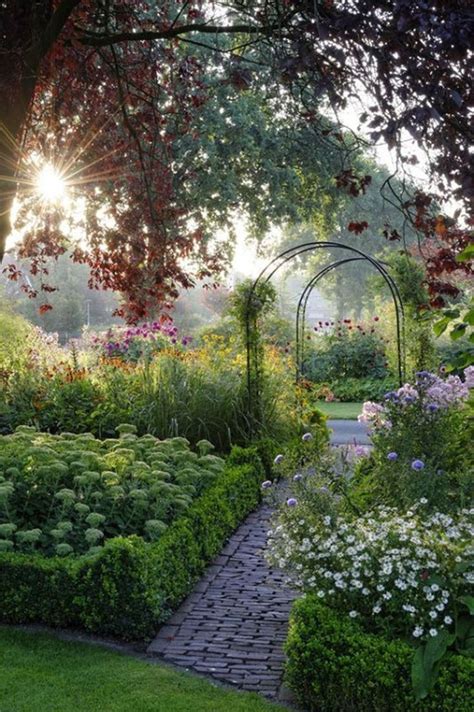 37 Stunning Backyard Flower Garden Ideas You Should Copy Now - SWEETYHOMEE