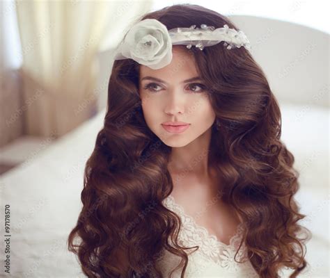 Wedding Hairstyle Beautiful Brunette Bride Girl Model With Long Stock Foto Adobe Stock