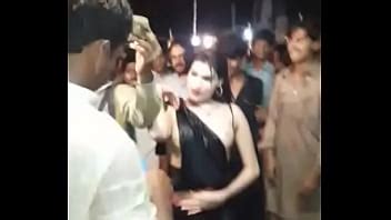Sexy Dance Mujra In Public Flashing Boobs Xvideos Com
