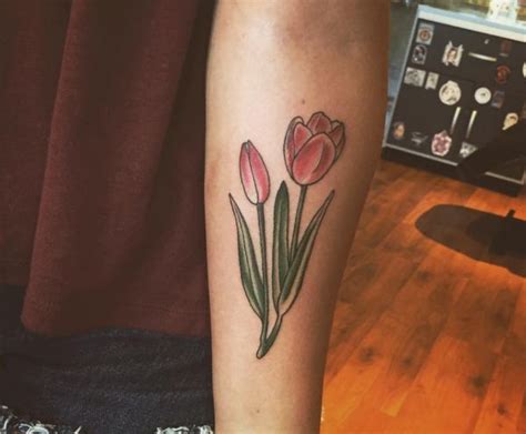 24 Impresionantes Tatuajes De Tulipanes Y Sus Significados Tanger