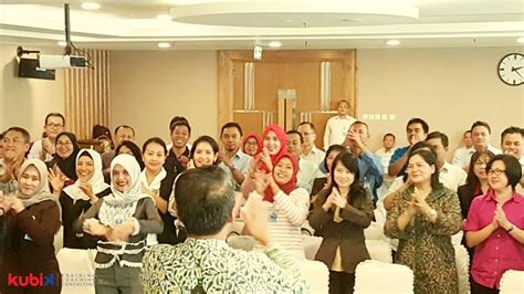 Itu jam kerja umum, terkadang ada kantor bri yang buka lebih baik yaitu jam 07.00, ada juga kantor bri yang tutup hingga pukul 18.00 wib. Seminar Motivasi di Bank J Trust Indonesia | Kubik Leadership