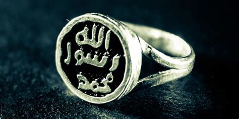 Diriwayatkan dalam hadits imam muslim, bahwa anas bin malik berkata, cincin rasulullah saw terbuat dari perak, mata cincinya terbuat dari batu habasyah. Cincin Perak Rasulullah Bisa untuk Stempel Surat - mozaik ...