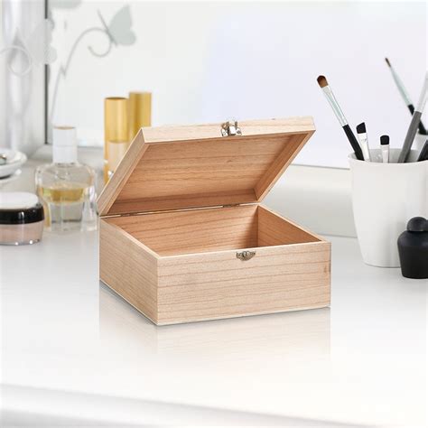 Small wooden storage box with lid. Wooden Storage Box with Lid - 230 x 230 x 110mm