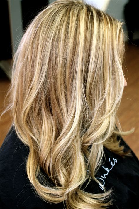 Posts About Haircolor On Blowdry Confessions Bleach Blonde Hair Chunky Blonde Highlights
