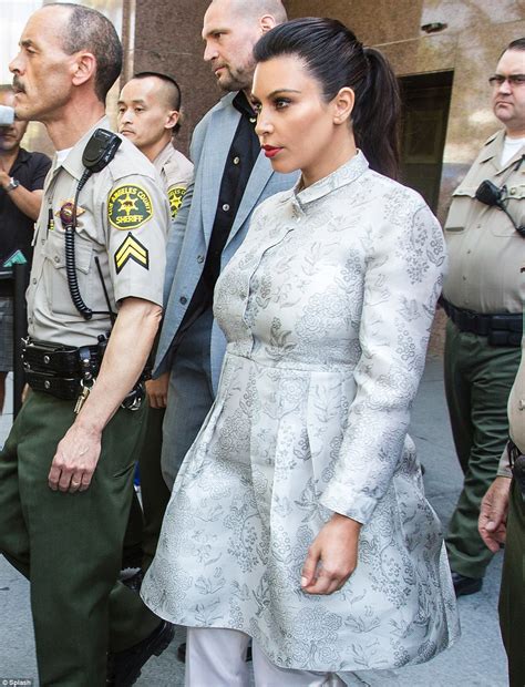 We are now getting some insight into what led up to the kimye split. Kris Humphries Skips Court, While Kim Kardashian Flanks ...