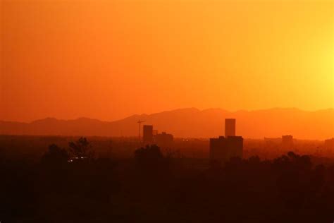 We have 63+ background pictures for you! Phoenix skyline at sunset. | Phoenix skyline, Sunset, Skyline