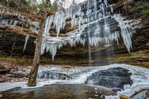 9 Gorgeous Frozen Waterfalls In Arkansas
