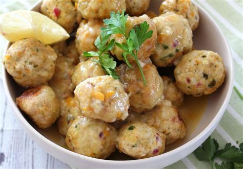 Prelevate un cucchiaio di composto per volta e. Polpette di pollo al limone | Ricetta | Ricette, Polpette ...