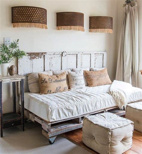 Farmhouse Rustic Daybed Img Napkin