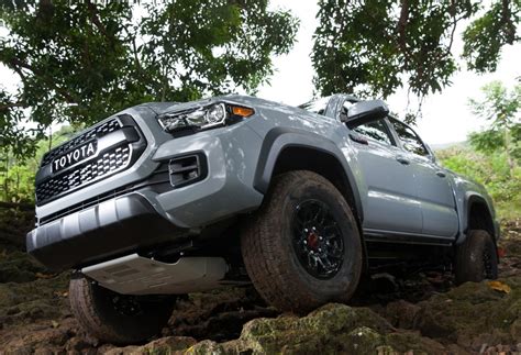 The tacoma off road 4×4 tester was dipped in a rather military army green, and added tubular running boards, body colored wing mirrors and optional: Toyota Tacoma TRD Pro returns for 2017, featuring the ...