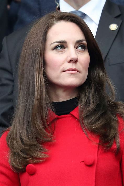 Kate middleton, une maman comme les autres : KATE MIDDLETON at Wales vs France Match in France 03/18 ...