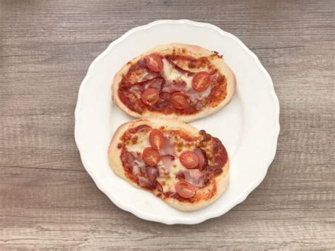 Pizzerinki drożdżowe mini pizza na przekąskę | Najlepszy Przepis!