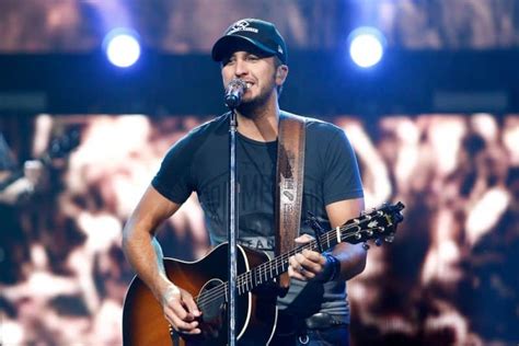 the 17 best male country singers of all time a definitive list