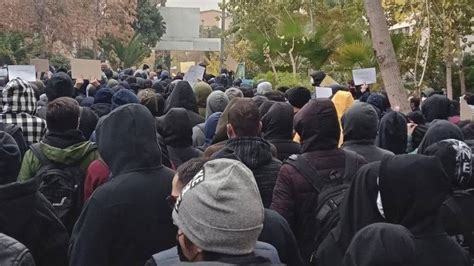 تجمع معترضان در نزدیکی برج آزادی تهران؛ گزارش از حداقل ۴۵۸ کشته و ۱۱