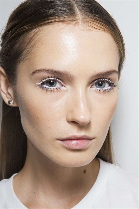 4 major makeup trends that will be everywhere in 2018 no eyeliner makeup white eyeliner