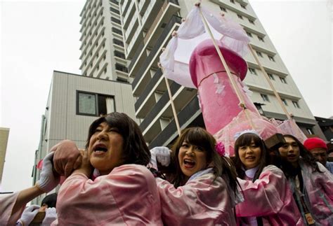 Il Giappone Celebra La Fertilità Al Festival Del Fallo Di Ferro Foto