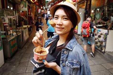 Eski ticaret mezunu, model ve güzellik kraliçesinden sanatçılığa dönüşen sora ma. Sora Ma's Makan Diary in Taiwan, Latest Makan News - The New Paper