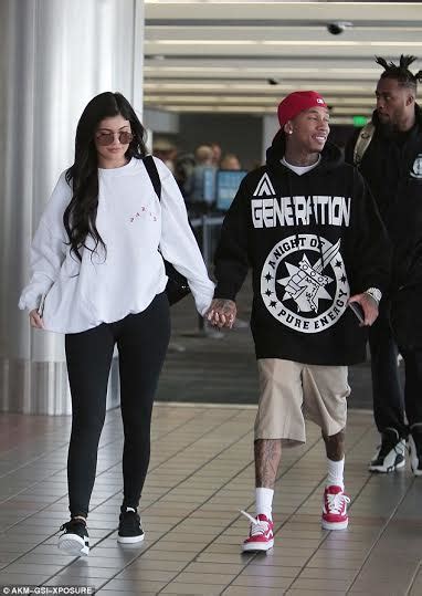 Kylie Jenner And Tyga Pack On The Pda At Los Angeles Airport Delsublog
