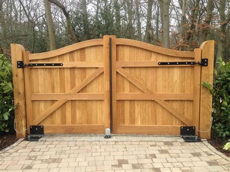 17 Irresistible Wooden Gate Designs To Adorn Your Exterior Wooden Fence