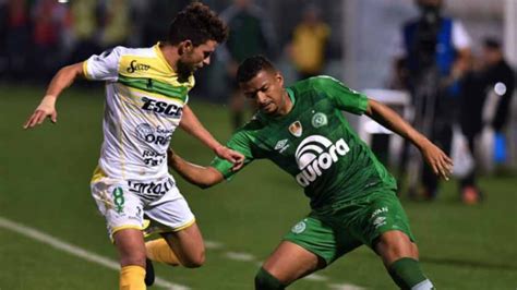 Mesmo que o sofascore não. Jandrei vibra com classificação da Chape nos pênaltis ...