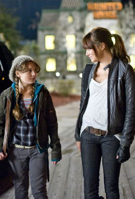 2011 emma stone 500x620 emma stone zombieland hairstyle. Abigail Breslin and Emma Stone in Zombieland (2009) | Emma ...