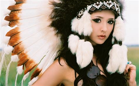 2560x1440 indian brunette native americans headdress wallpaper coolwallpapers me