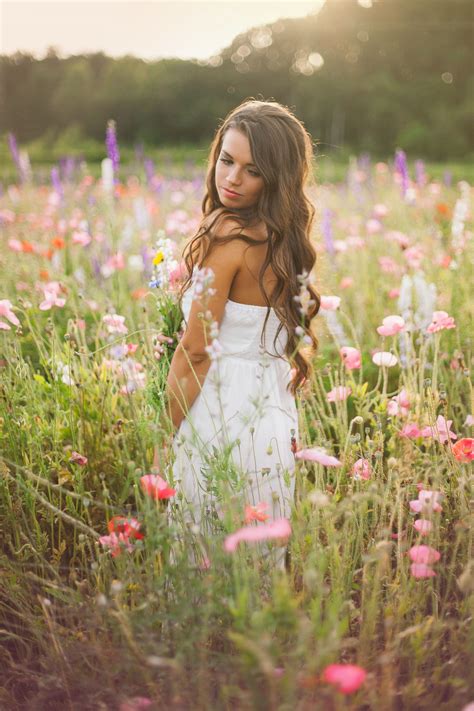 Pin By Hardt Boutique On Hardt Boutique Spring Photoshoot Flower