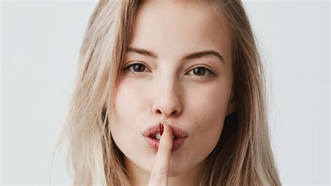 Body Language Experts Analyze What Your Lips Reveal About You
