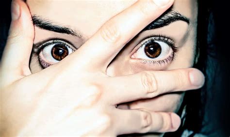 Staring Into Someones Eyes For 10 Minutes Could Alter Consciousness Awareness Act