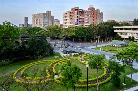 Koneksi sederhana dan cepat ke jaringan kampus nirkabel universitas central. 大學博覽