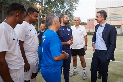 «θα απολύονται όσοι υπάλληλοι δομών αρνούνται να εμβολιαστούν έπειτα από την υποχρεωτική άδεια». Κυριάκος Μητσοτάκης: Συναντήθηκε με την εθνική ομάδα ...