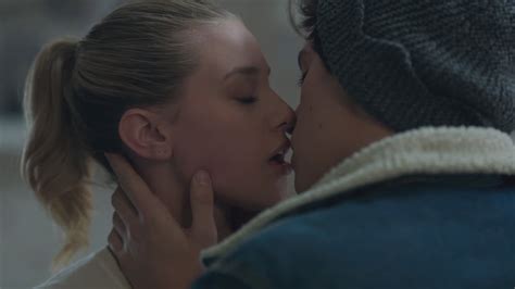 Betty Jughead S First Kiss Riverdale Episode Clip X Youtube