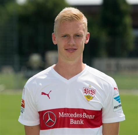 Vfb stuttgarts timo baumgartl lässt kölns angreifer anthony modeste während der bundesligapartie am 1. Verteidiger Timo Baumgartl bleibt beim VfB Stuttgart - WELT