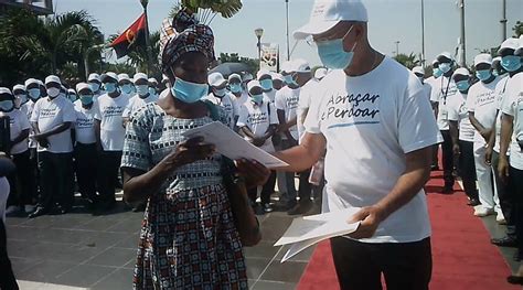 Angola Entrega Certidões De óbito A órfãos E Familiares Das Vítimas Do 27 De Maio
